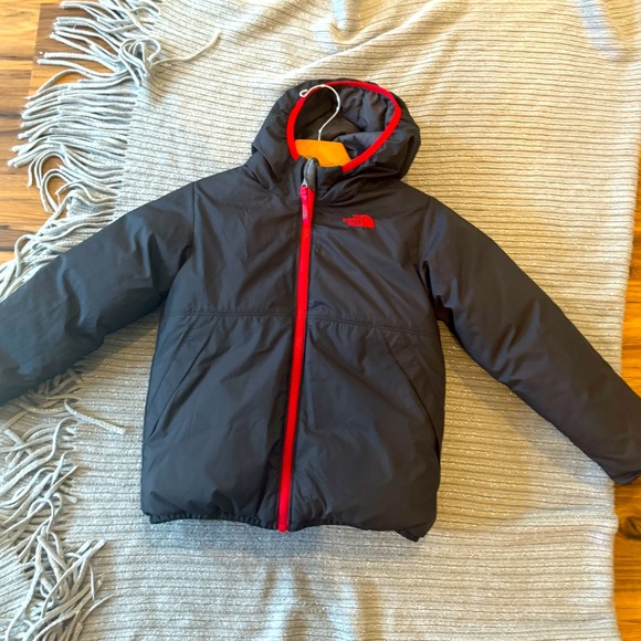 The North Face Boys Reversible Down Hooded Coat Black with Red Trim size 6 - Picture 2 of 15